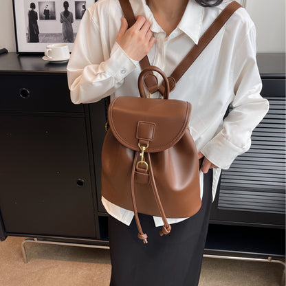 Dollcini Divatos Női Hátizsák – Elegáns és Praktikus Műbőr Táska