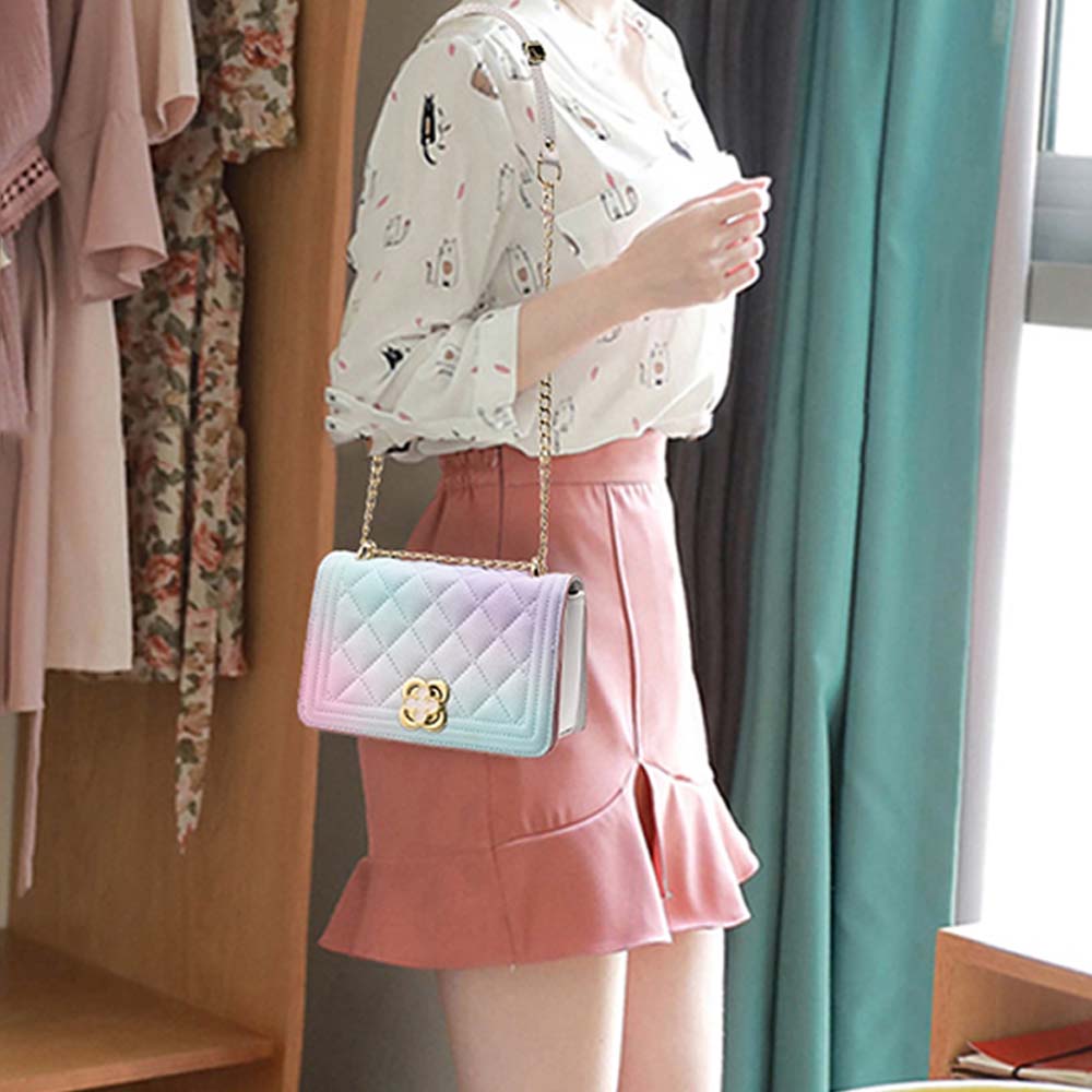 Dollcini Steppelt Női Futártáska – Elegáns, Aranyláncos Válltáska