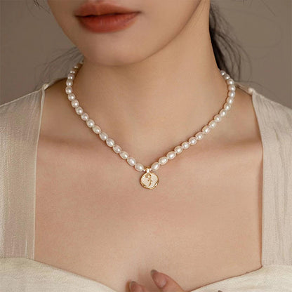 Dollcini Pearl Ékszerkészlet – Nyaklánc és Gyöngy Fülbevaló