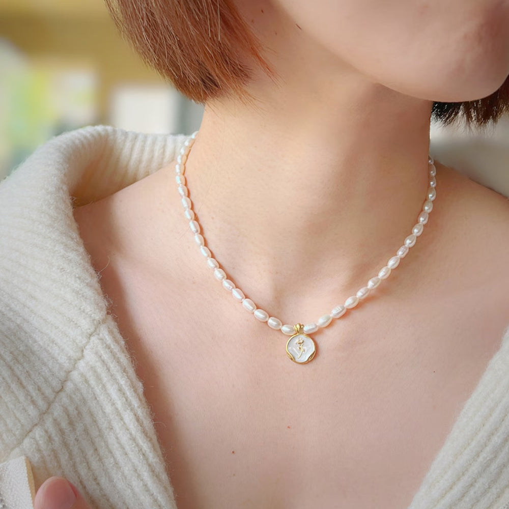 Dollcini Pearl Ékszerkészlet – Nyaklánc és Gyöngy Fülbevaló