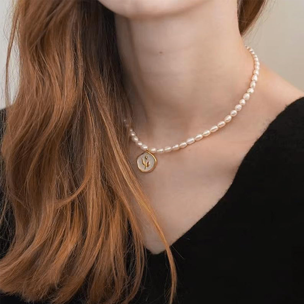 Dollcini Pearl Ékszerkészlet – Nyaklánc és Gyöngy Fülbevaló