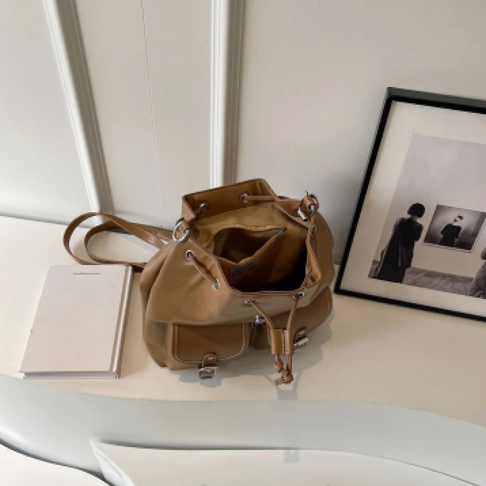 Dollcini Vintage Női Hátizsák – Elegáns és Praktikus Műbőr Alkalmi Táska