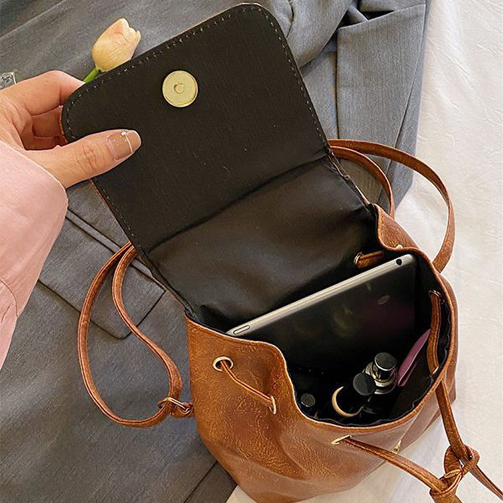 Dollcini Divatos Női Hátizsák – Elegáns és Praktikus Műbőr Táska